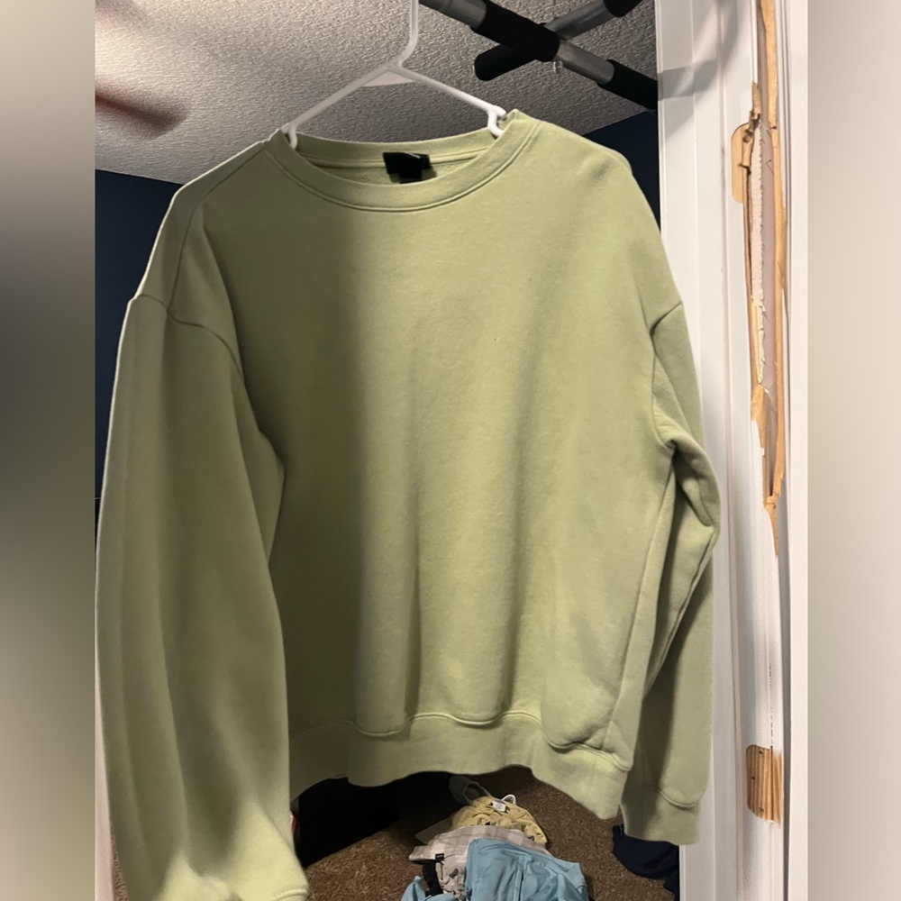 H&M green crewneck